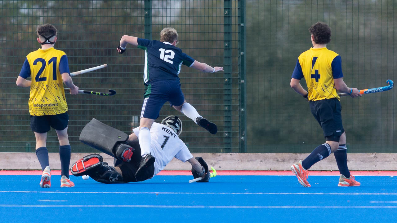 Men Premier: Queen’s University 2 Bangor 1